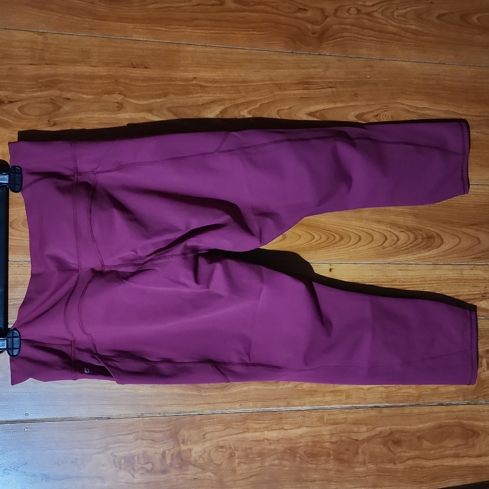🖤Fabletics🖤 PureLuxe capris🖤 - Picture 2 of 6